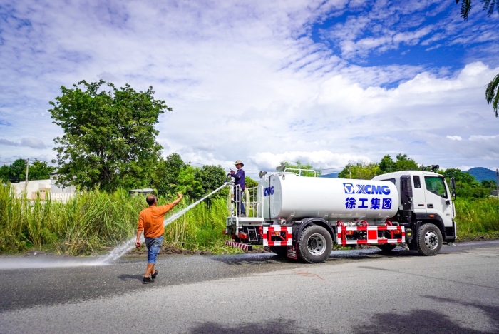 XINGKONG SPORT10方洒水车：泰国“热土”上的绿色降温使者