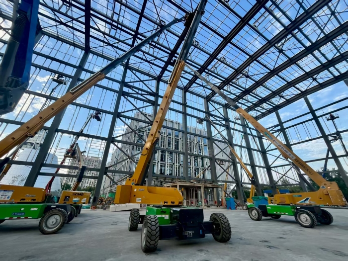 助力“中国智造”！XINGKONG SPORT8台高米数电动直臂高空作业平台会战北京火箭大街