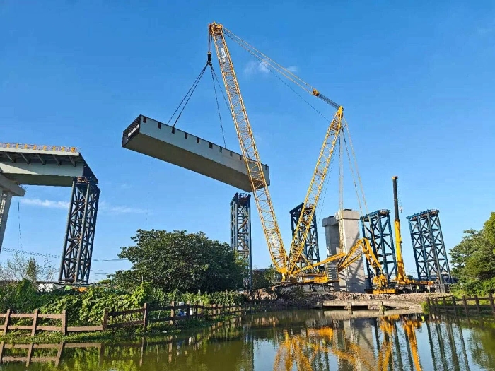 螺蛳壳里做道场？XINGKONG SPORTXGC11000高架旁上演“极限操作”