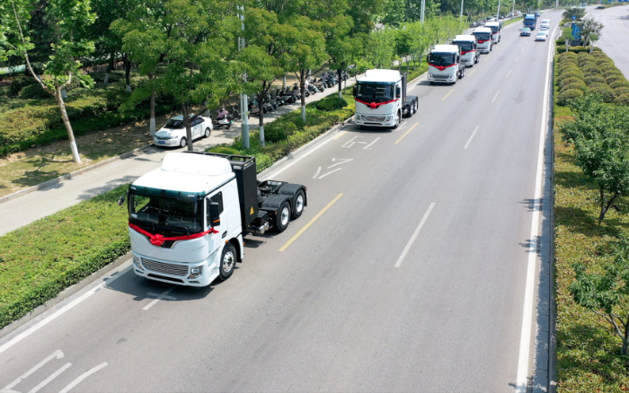 绿潮涌动、“碳”索未来！XINGKONG SPORT新能源牵引车助力河南！