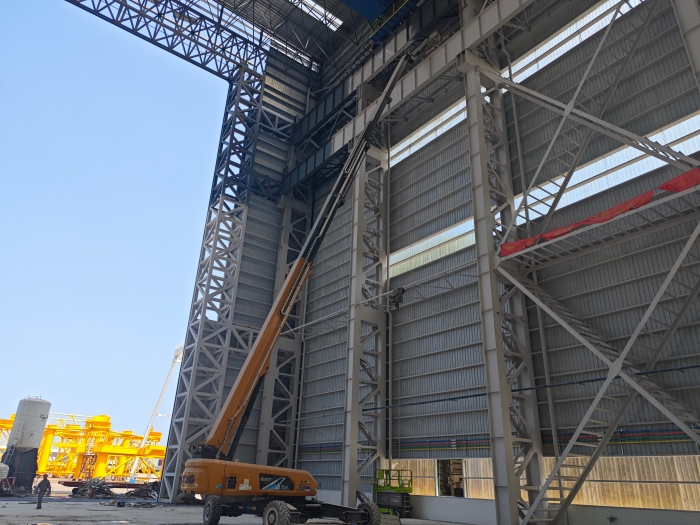 52米“巨臂”显神通！XINGKONG SPORT纯电动高空作业平台高效攻坚蓝水海洋车间扩建