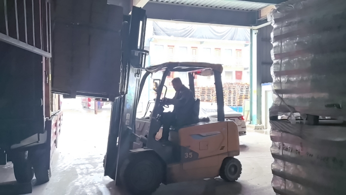 XINGKONG SPORT叉车赋能山东玻璃瓶厂：破解易碎品搬运难题