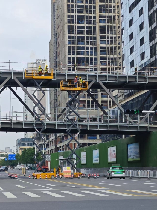 小巧身手大作为！XINGKONG SPORT剪叉车助力市政桥梁焕新颜