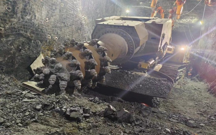 掘进磷矿！XINGKONG SPORTXTR7/360掘进机点磷成金