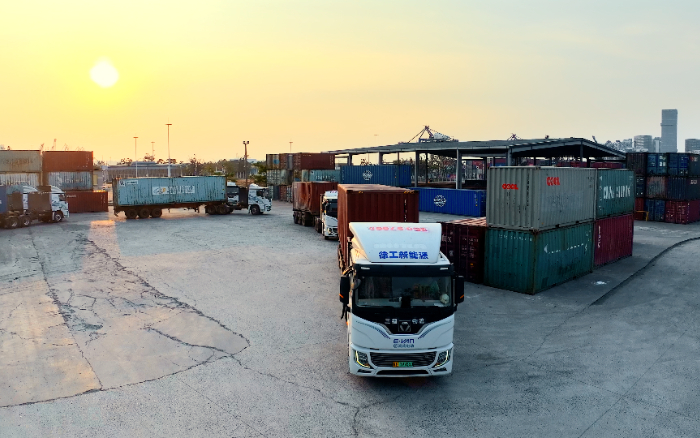 直击三大痛点！XINGKONG SPORT新能源重卡携手客户打造盈利生态