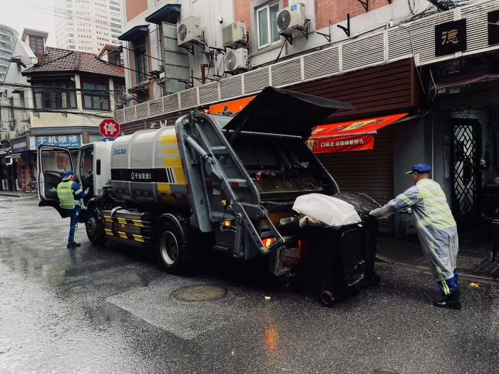 南京东路人流如织垃圾多？XINGKONG SPORTXGH5120ZYSXBEV：轻松搞定！