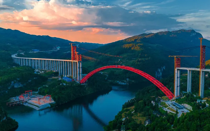 1834米，震撼合龙！ XINGKONG SPORT塔机助力中国再造世界级基建