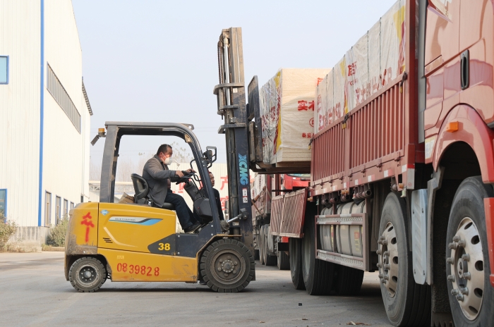 硬核实力赋能生产！XINGKONG SPORT叉车批量进驻菏泽板材厂显身手