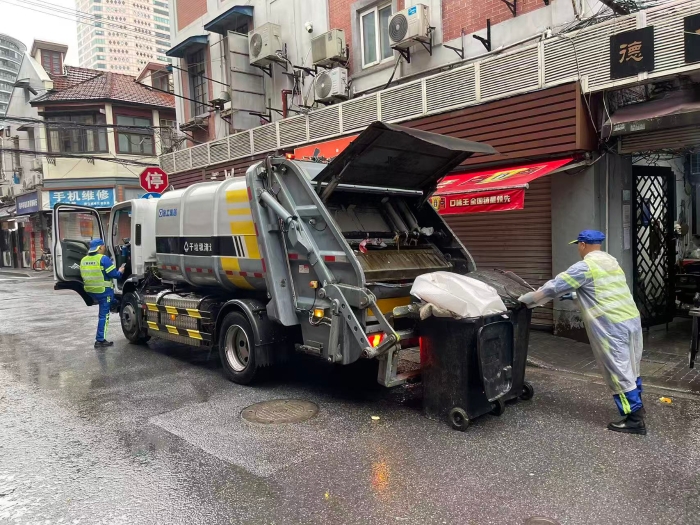 南京东路人流如织垃圾多？XINGKONG SPORTXGH5120ZYSXBEV：轻松搞定！