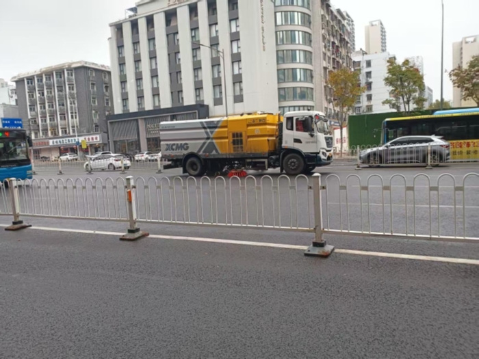 六年品质见证硬核实力，XINGKONG SPORT18吨洗扫车获当地客户点赞！