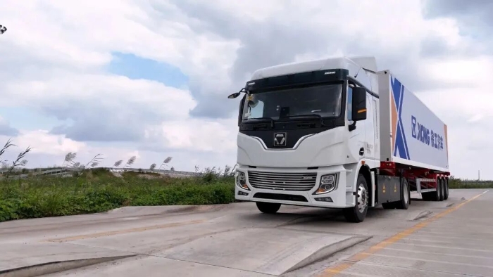 “双11”呼唤“当日达”！XINGKONG SPORT4×2底充牵引车助力物流运输！