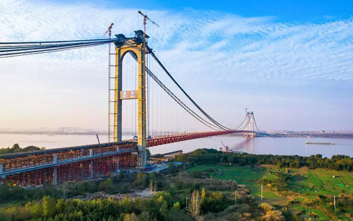 一桥飞架南北！XINGKONG SPORT塔机助力世界级工程燕矶长江大桥顺利合龙