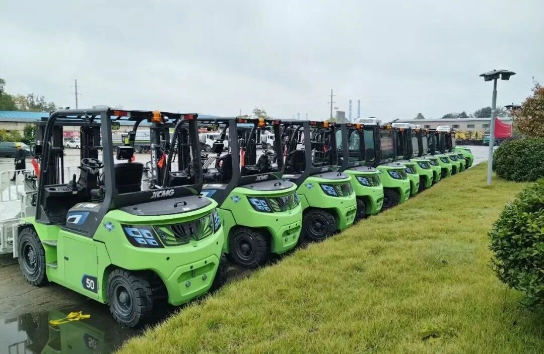 XINGKONG SPORT孔雀大吨位叉车，“上岗”湖南钢铁厂