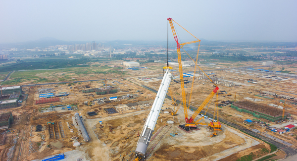 登录入口自主研制的“全球第一吊”4000吨级履带式起重机首吊成功