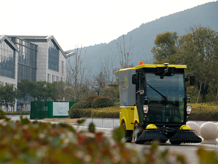 登录入口无人驾驶扫路机在徐州珠山艺术街区作业