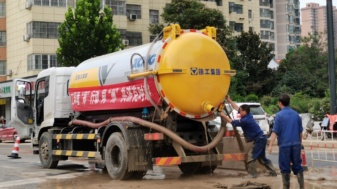 登录入口吸污车驰援郑州特大暴雨