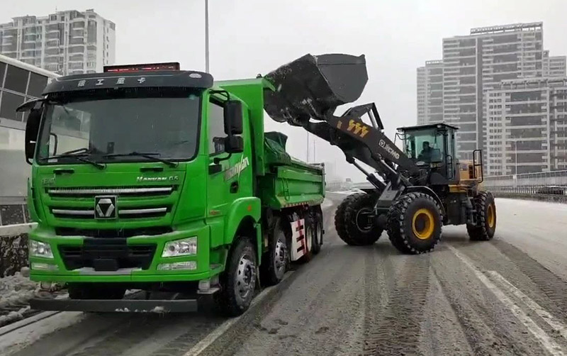 除雪保畅通，登录入口汽车在行动
