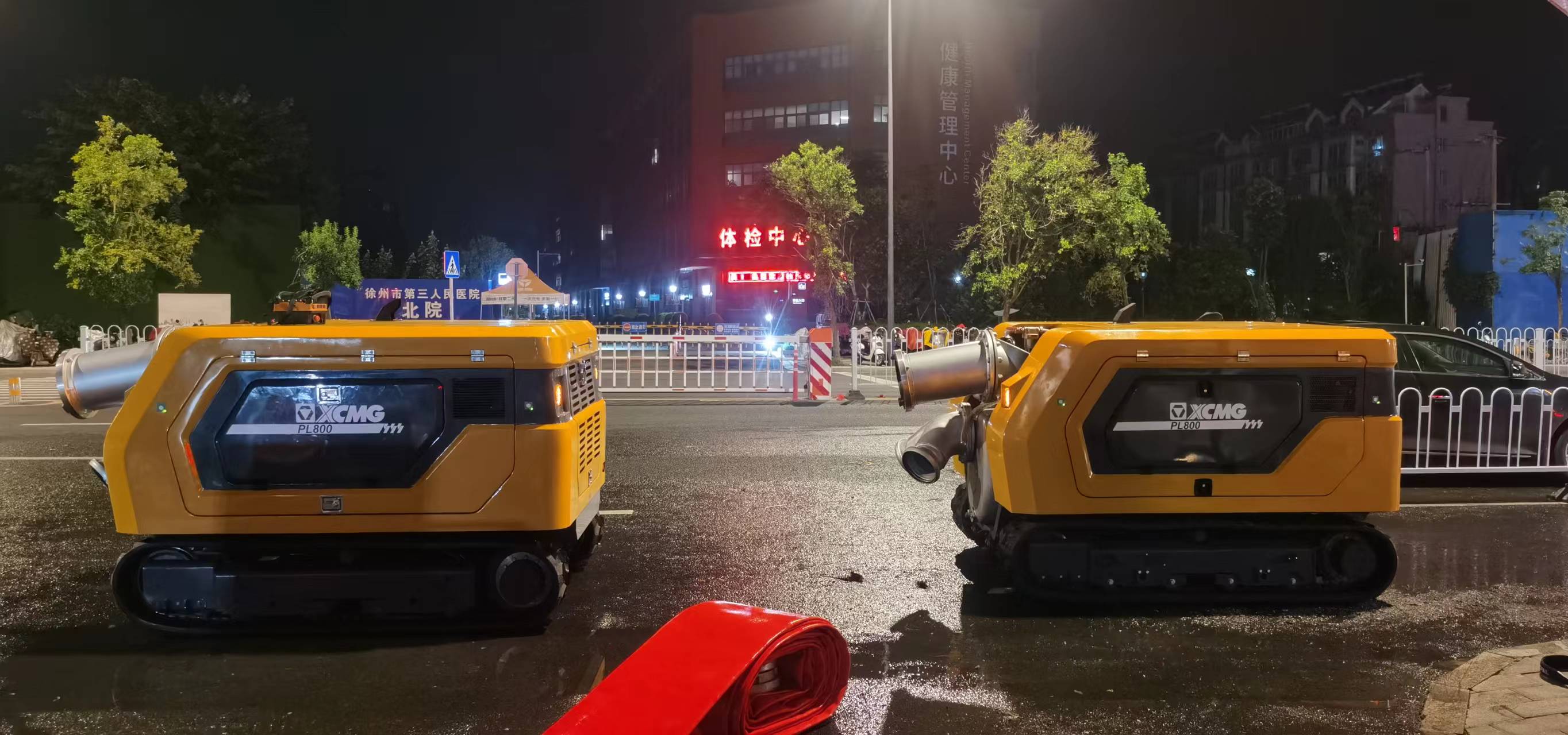 登录入口排涝机器人紧急驰援，多处涝区“治水先锋”