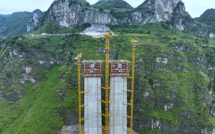 ​塔立山河！登录入口塔机挑战“世界之最”