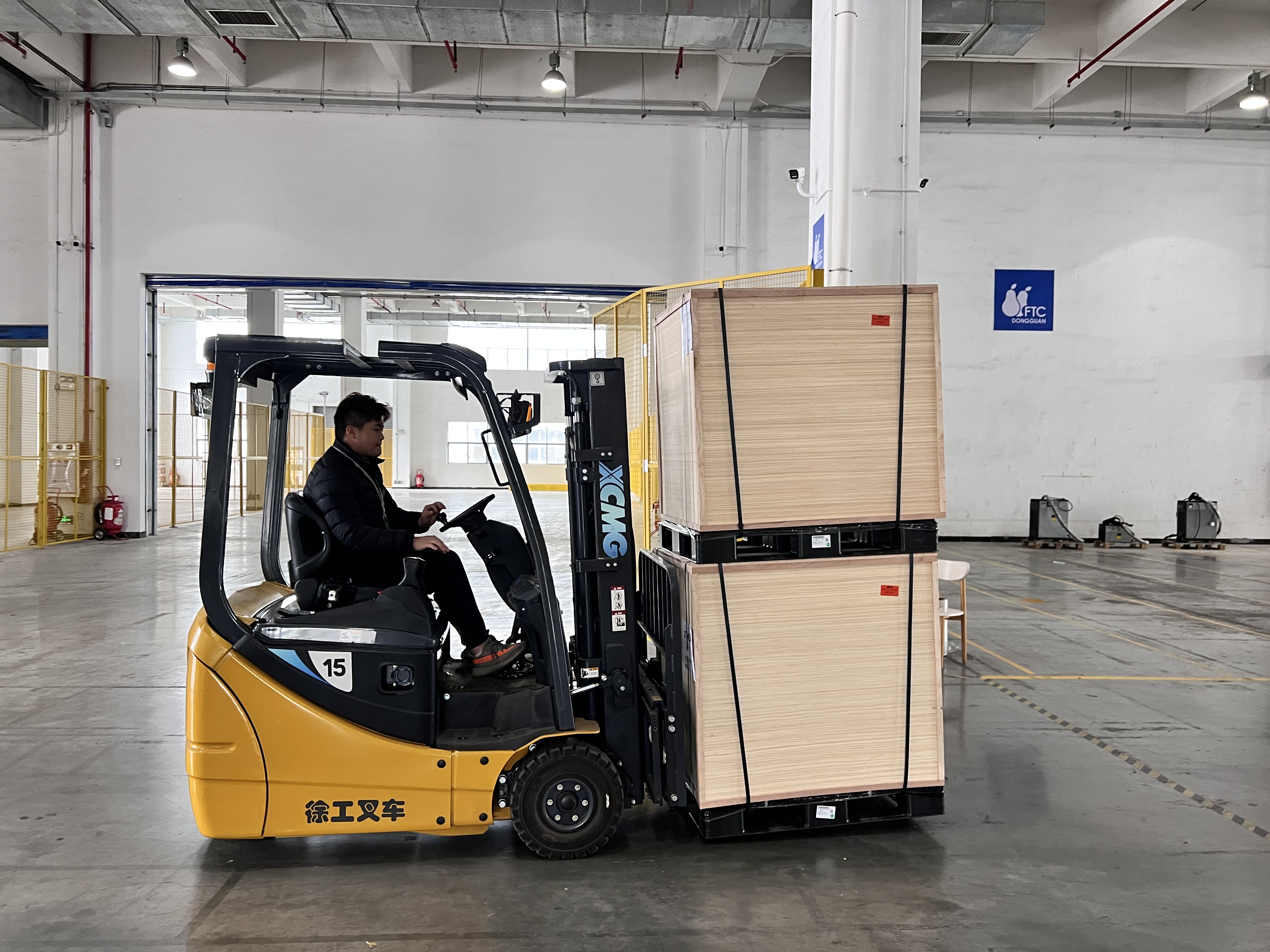 登录入口三支点系列叉车助力物流仓储行业灵活搬运