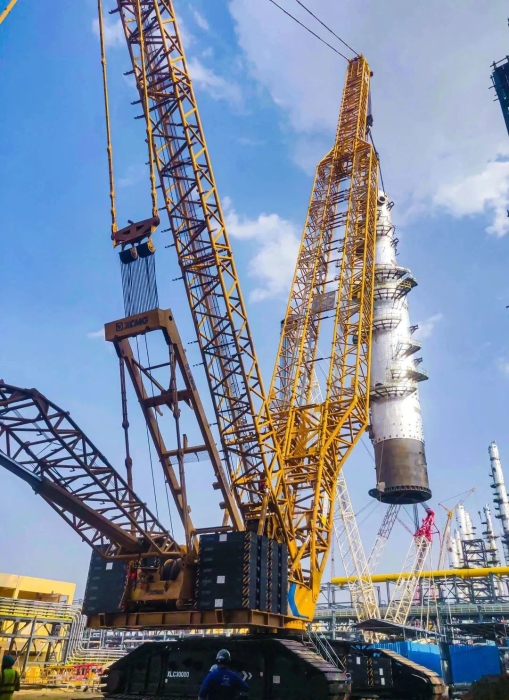 奔赴海外！登录入口履带起重机跨海助建大型石油炼化项目