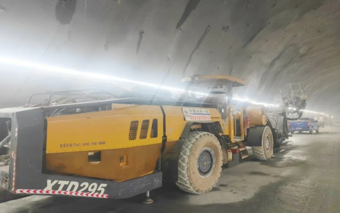 高压高海拔！登录入口凿岩台车挑战高难度铁路隧道