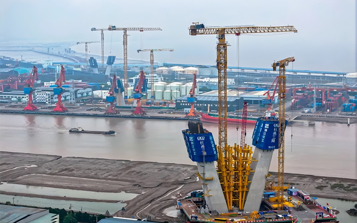 迈向云端 登录入口超大塔助力世界级桥梁建设