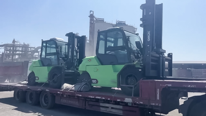 从室内到室外，24小时不停歇！登录入口孔雀叉车扎根新疆钢材厂