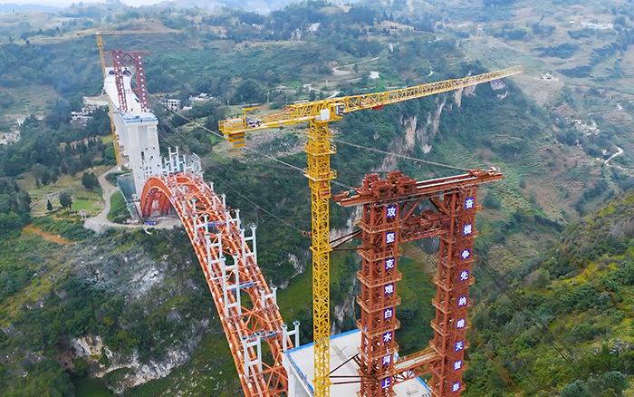 桥接黔西北 双塔连山涧 登录入口塔机奋战白水河特大桥