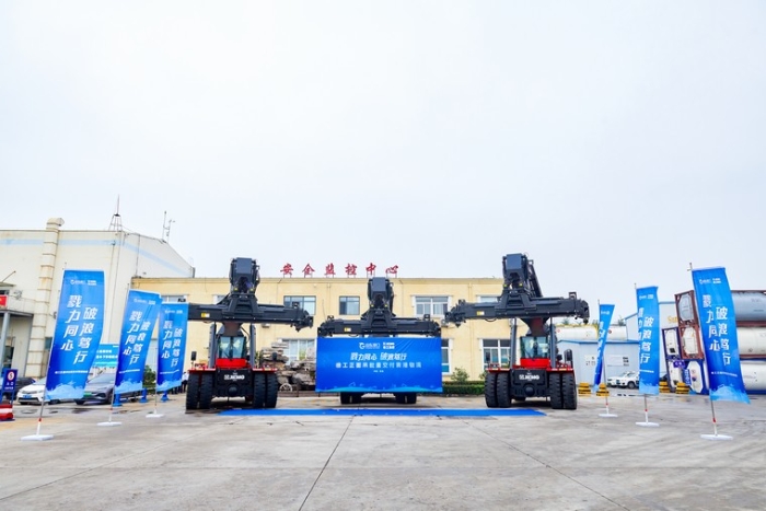 向海而兴 | 登录入口正面吊批量交付青港物流集团